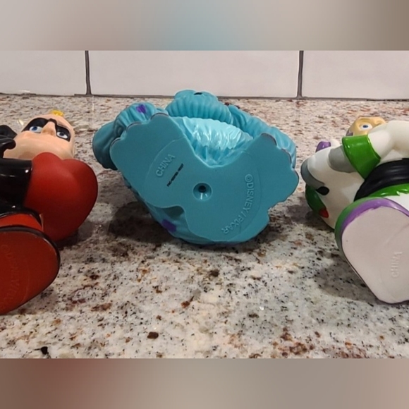 Set of three Pixar squeaky figures, Mr. Incredible, Sully and Buzz Lightyear - Picture 11 of 11